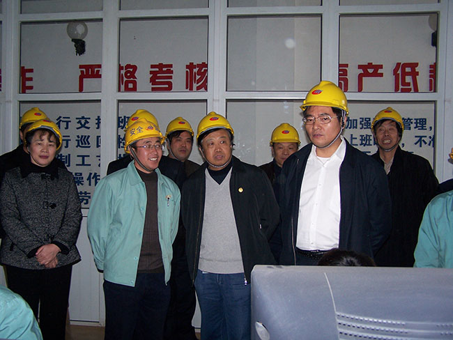 2007年1月11日，張家港市委書(shū)記黃欽到集團(tuán)核心企業(yè)華昌化工考察